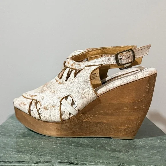 Very Volatile White and Brown Wedge Sandals - Picture 4 of 10